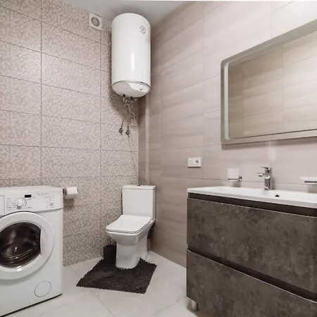 море 5 мин! французский бульвар 26 спальных мест 6! Apartment *