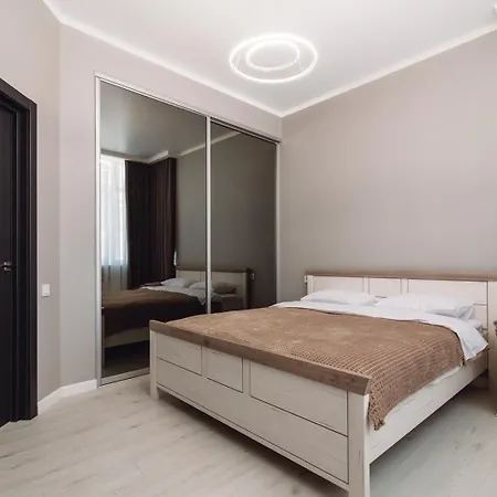 море 5 мин! французский бульвар 26 спальных мест 6! Apartment *